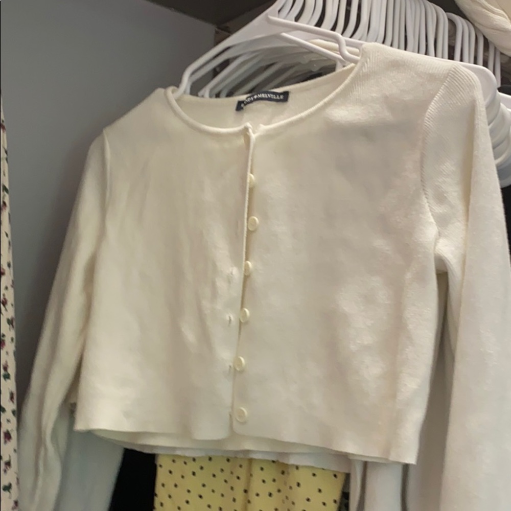 Brandy Melville white athelia top